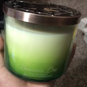 Bath and Body Works Beautiful day Scented candle